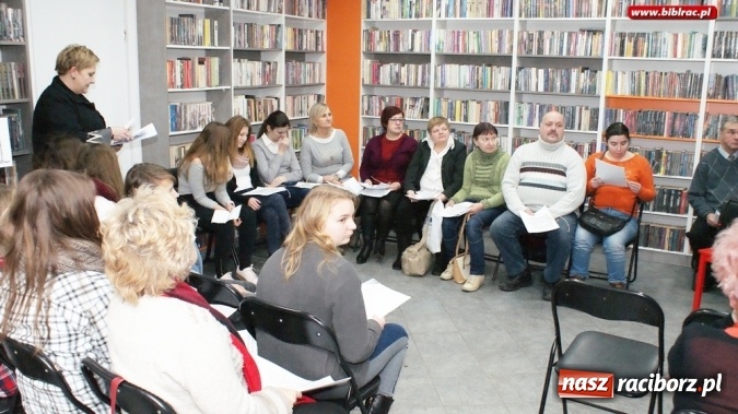Zdjęcie w galerii na portalu naszraciborz.pl: Kolędowanie w Klubie Przyjaciół Biblioteki na Ostrogu  wiadomości z regionu