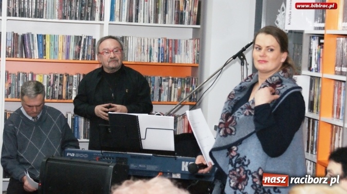 Zdjęcie w galerii na portalu naszraciborz.pl: Kolędowanie w Klubie Przyjaciół Biblioteki na Ostrogu  wiadomości z regionu