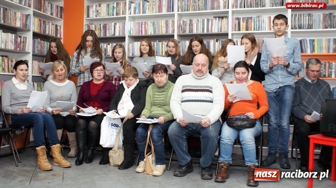 Zdjęcie w galerii na portalu naszraciborz.pl: Kolędowanie w Klubie Przyjaciół Biblioteki na Ostrogu  wiadomości z regionu