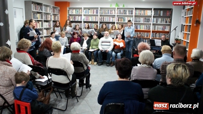 Zdjęcie w galerii na portalu naszraciborz.pl: Kolędowanie w Klubie Przyjaciół Biblioteki na Ostrogu  wiadomości z regionu