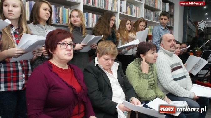 Zdjęcie w galerii na portalu naszraciborz.pl: Kolędowanie w Klubie Przyjaciół Biblioteki na Ostrogu  wiadomości z regionu