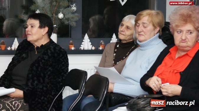 Zdjęcie w galerii na portalu naszraciborz.pl: Kolędowanie w Klubie Przyjaciół Biblioteki na Ostrogu  wiadomości z regionu