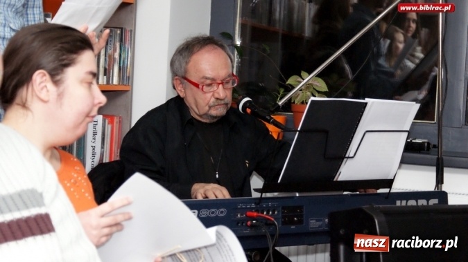 Zdjęcie w galerii na portalu naszraciborz.pl: Kolędowanie w Klubie Przyjaciół Biblioteki na Ostrogu  wiadomości z regionu