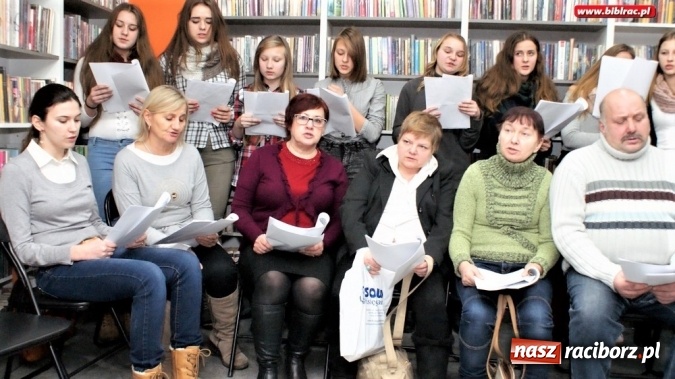 Zdjęcie w galerii na portalu naszraciborz.pl: Kolędowanie w Klubie Przyjaciół Biblioteki na Ostrogu  wiadomości z regionu