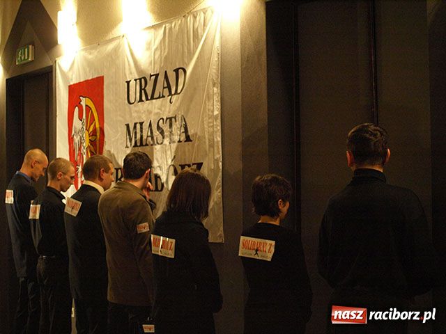 Zdjęcie w galerii na portalu naszraciborz.pl: Solidarni z Końcem świata wiadomości z regionu