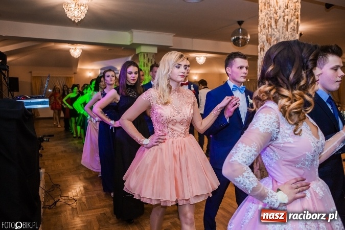 Zdjęcie w galerii na portalu naszraciborz.pl: Bal maturalny Ekonomika w Rogożanach wiadomości z regionu