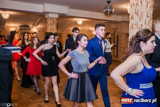 Zdjęcie w galerii na portalu naszraciborz.pl: Bal maturalny Ekonomika w Rogożanach wiadomości z regionu