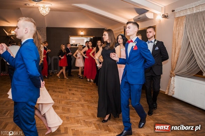 Zdjęcie w galerii na portalu naszraciborz.pl: Bal maturalny Ekonomika w Rogożanach wiadomości z regionu