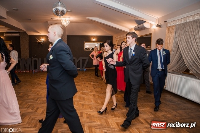 Zdjęcie w galerii na portalu naszraciborz.pl: Bal maturalny Ekonomika w Rogożanach wiadomości z regionu