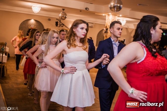 Zdjęcie w galerii na portalu naszraciborz.pl: Bal maturalny Ekonomika w Rogożanach wiadomości z regionu