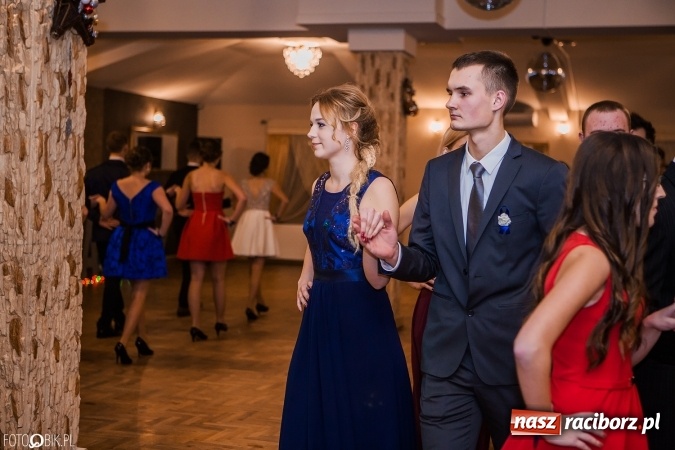 Zdjęcie w galerii na portalu naszraciborz.pl: Bal maturalny Ekonomika w Rogożanach wiadomości z regionu