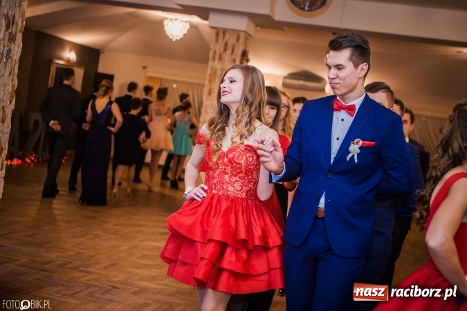 Zdjęcie w galerii na portalu naszraciborz.pl: Bal maturalny Ekonomika w Rogożanach wiadomości z regionu