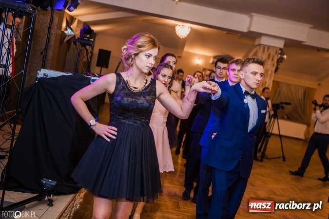 Zdjęcie w galerii na portalu naszraciborz.pl: Bal maturalny Ekonomika w Rogożanach wiadomości z regionu