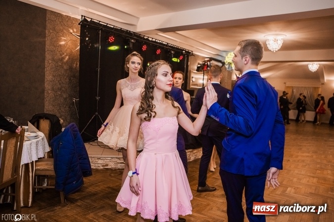 Zdjęcie w galerii na portalu naszraciborz.pl: Bal maturalny Ekonomika w Rogożanach wiadomości z regionu