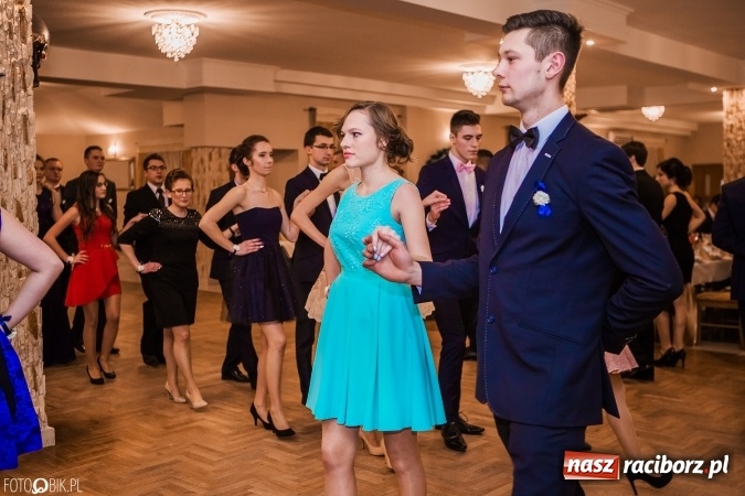 Zdjęcie w galerii na portalu naszraciborz.pl: Bal maturalny Ekonomika w Rogożanach wiadomości z regionu