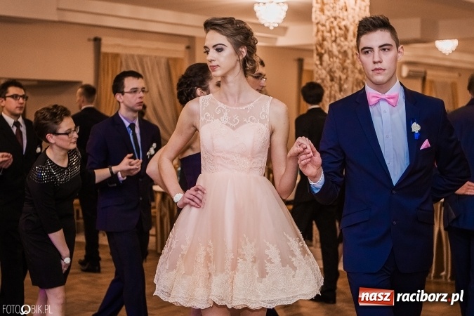 Zdjęcie w galerii na portalu naszraciborz.pl: Bal maturalny Ekonomika w Rogożanach wiadomości z regionu