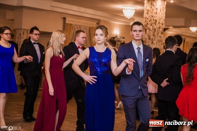 Zdjęcie w galerii na portalu naszraciborz.pl: Bal maturalny Ekonomika w Rogożanach wiadomości z regionu