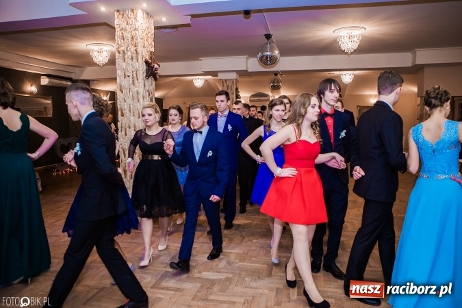Zdjęcie w galerii na portalu naszraciborz.pl: Bal maturalny Ekonomika w Rogożanach wiadomości z regionu