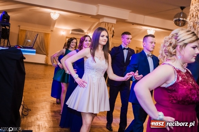 Zdjęcie w galerii na portalu naszraciborz.pl: Bal maturalny Ekonomika w Rogożanach wiadomości z regionu