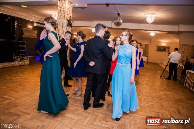 Zdjęcie w galerii na portalu naszraciborz.pl: Bal maturalny Ekonomika w Rogożanach wiadomości z regionu