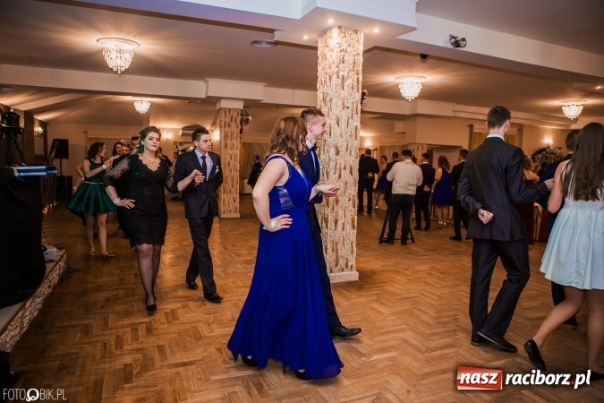Zdjęcie w galerii na portalu naszraciborz.pl: Bal maturalny Ekonomika w Rogożanach wiadomości z regionu