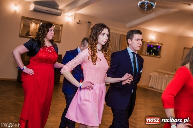 Zdjęcie w galerii na portalu naszraciborz.pl: Bal maturalny Ekonomika w Rogożanach wiadomości z regionu