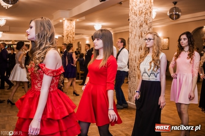 Zdjęcie w galerii na portalu naszraciborz.pl: Bal maturalny Ekonomika w Rogożanach wiadomości z regionu