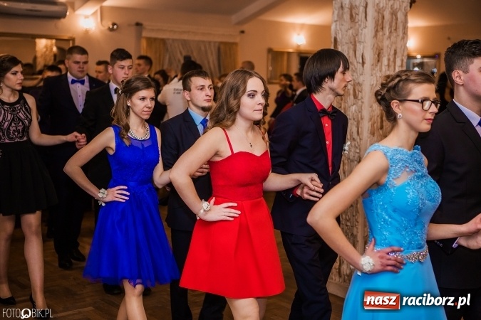 Zdjęcie w galerii na portalu naszraciborz.pl: Bal maturalny Ekonomika w Rogożanach wiadomości z regionu