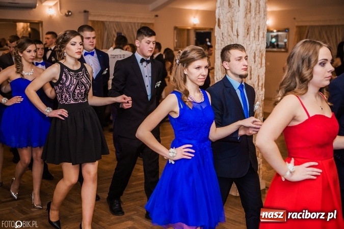 Zdjęcie w galerii na portalu naszraciborz.pl: Bal maturalny Ekonomika w Rogożanach wiadomości z regionu