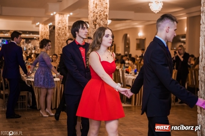 Zdjęcie w galerii na portalu naszraciborz.pl: Bal maturalny Ekonomika w Rogożanach wiadomości z regionu