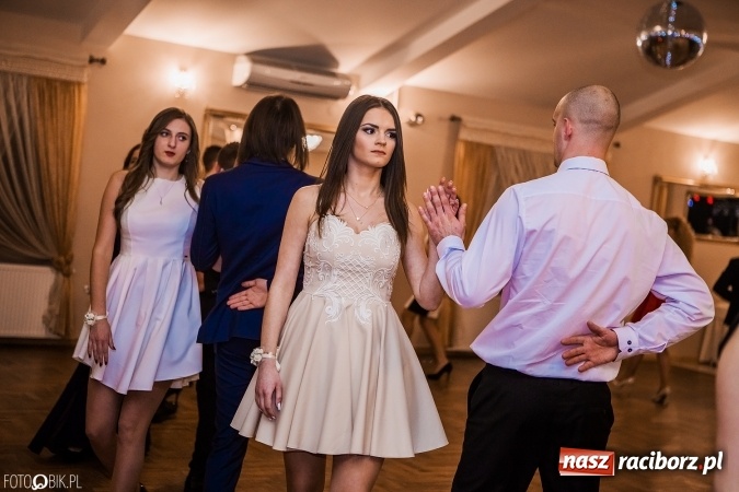 Zdjęcie w galerii na portalu naszraciborz.pl: Bal maturalny Ekonomika w Rogożanach wiadomości z regionu