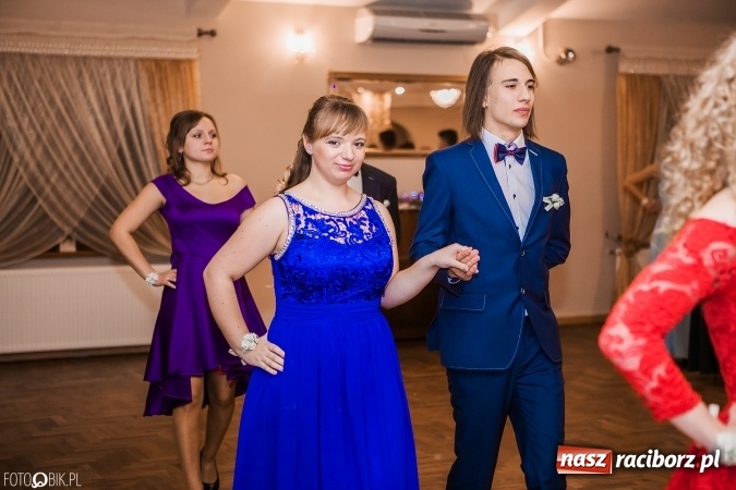 Zdjęcie w galerii na portalu naszraciborz.pl: Bal maturalny Ekonomika w Rogożanach wiadomości z regionu