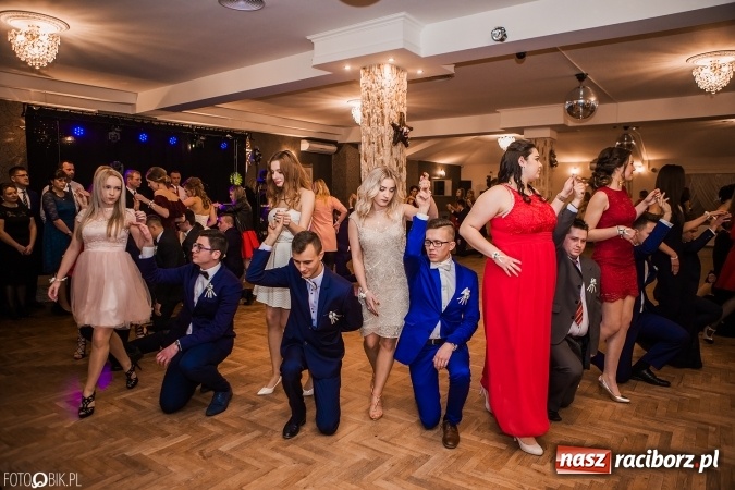 Zdjęcie w galerii na portalu naszraciborz.pl: Bal maturalny Ekonomika w Rogożanach wiadomości z regionu