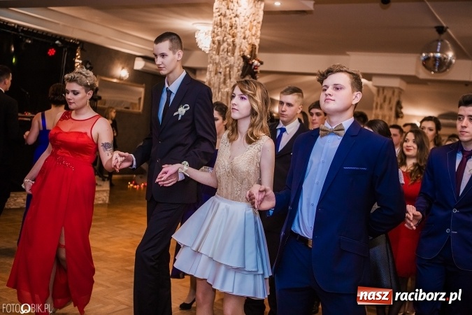 Zdjęcie w galerii na portalu naszraciborz.pl: Bal maturalny Ekonomika w Rogożanach wiadomości z regionu