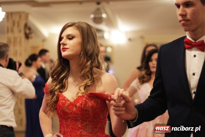 Zdjęcie w galerii na portalu naszraciborz.pl: Bal maturalny Ekonomika w Rogożanach wiadomości z regionu