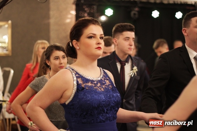 Zdjęcie w galerii na portalu naszraciborz.pl: Bal maturalny Ekonomika w Rogożanach wiadomości z regionu