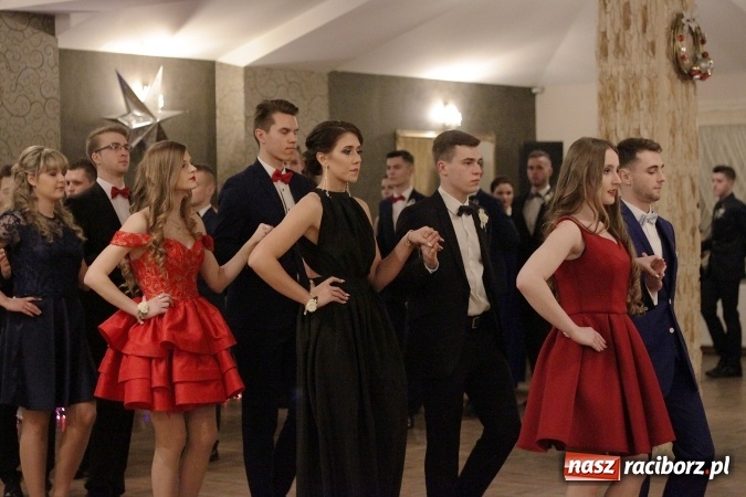 Zdjęcie w galerii na portalu naszraciborz.pl: Bal maturalny Ekonomika w Rogożanach wiadomości z regionu