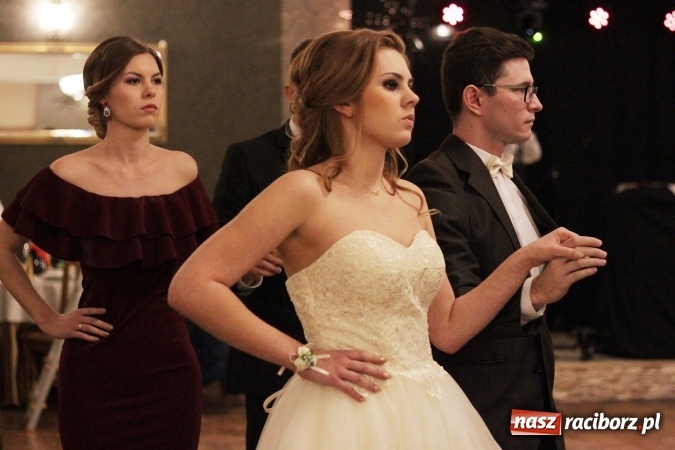 Zdjęcie w galerii na portalu naszraciborz.pl: Bal maturalny Ekonomika w Rogożanach wiadomości z regionu
