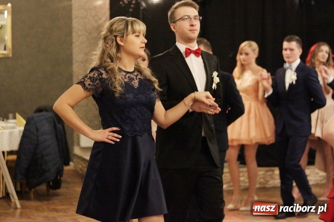 Zdjęcie w galerii na portalu naszraciborz.pl: Bal maturalny Ekonomika w Rogożanach wiadomości z regionu