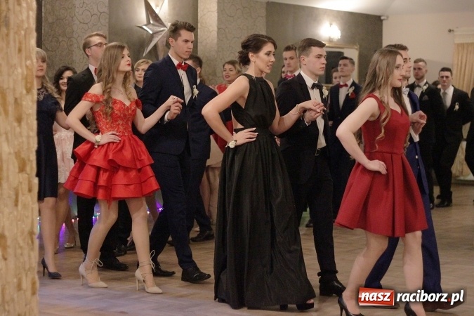 Zdjęcie w galerii na portalu naszraciborz.pl: Bal maturalny Ekonomika w Rogożanach wiadomości z regionu