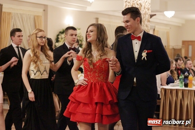 Zdjęcie w galerii na portalu naszraciborz.pl: Bal maturalny Ekonomika w Rogożanach wiadomości z regionu