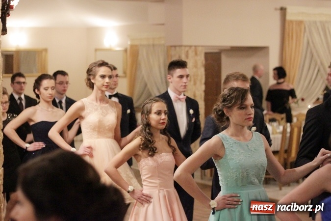 Zdjęcie w galerii na portalu naszraciborz.pl: Bal maturalny Ekonomika w Rogożanach wiadomości z regionu