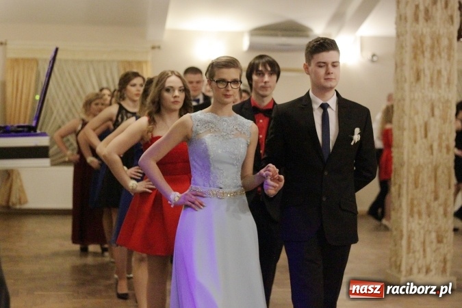 Zdjęcie w galerii na portalu naszraciborz.pl: Bal maturalny Ekonomika w Rogożanach wiadomości z regionu