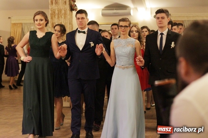 Zdjęcie w galerii na portalu naszraciborz.pl: Bal maturalny Ekonomika w Rogożanach wiadomości z regionu