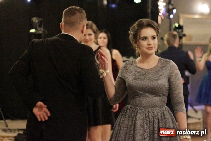 Zdjęcie w galerii na portalu naszraciborz.pl: Bal maturalny Ekonomika w Rogożanach wiadomości z regionu