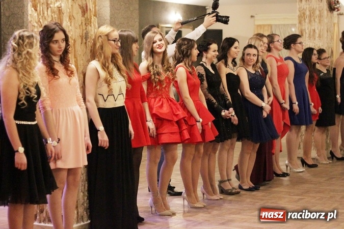 Zdjęcie w galerii na portalu naszraciborz.pl: Bal maturalny Ekonomika w Rogożanach wiadomości z regionu