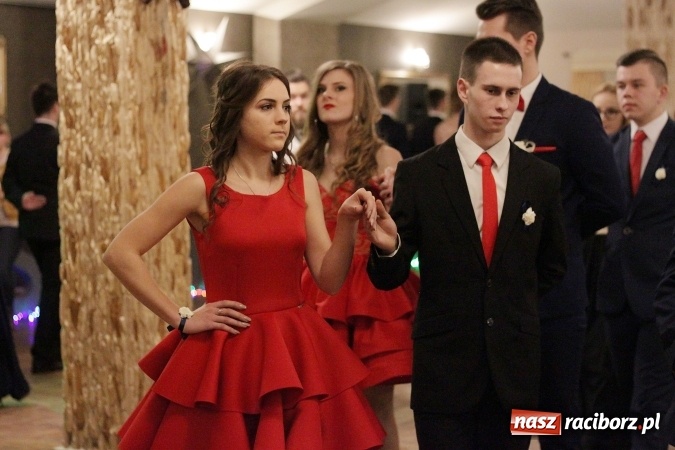 Zdjęcie w galerii na portalu naszraciborz.pl: Bal maturalny Ekonomika w Rogożanach wiadomości z regionu