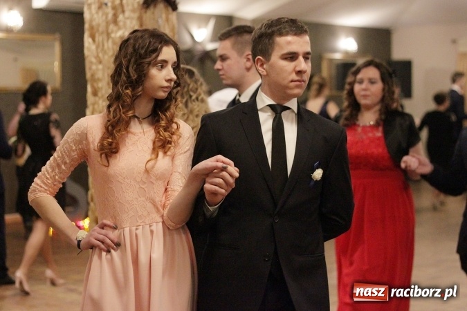 Zdjęcie w galerii na portalu naszraciborz.pl: Bal maturalny Ekonomika w Rogożanach wiadomości z regionu