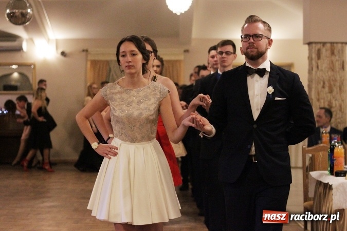 Zdjęcie w galerii na portalu naszraciborz.pl: Bal maturalny Ekonomika w Rogożanach wiadomości z regionu