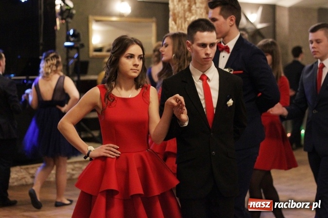 Zdjęcie w galerii na portalu naszraciborz.pl: Bal maturalny Ekonomika w Rogożanach wiadomości z regionu